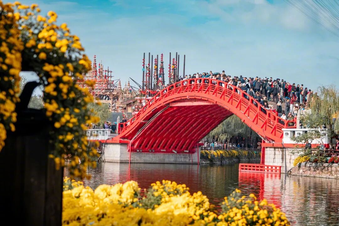河南开封清明上河园景区10月29日重阳节当天对全国60周岁以上（含60周岁）的游