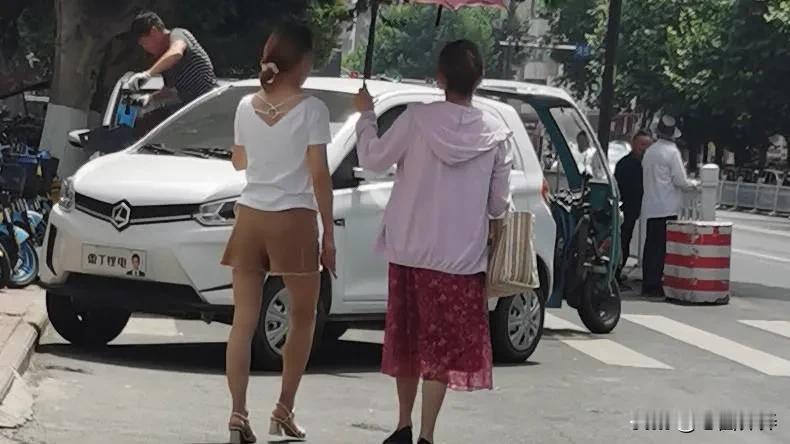 平仄讲究确实能让对联韵律和谐，读起来朗朗上口，给人美的享受。
 对对联找乐趣 如