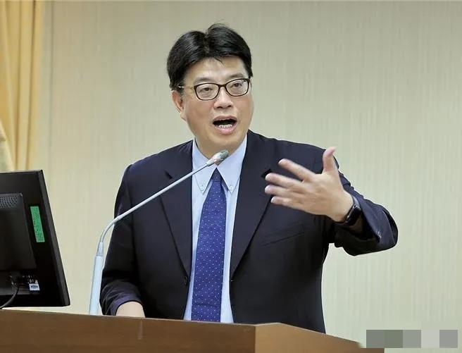 邱垂正拿“九二共识”玩文字游戏，一提“国家统一”就拐弯抹角，这模样真让人看不下去