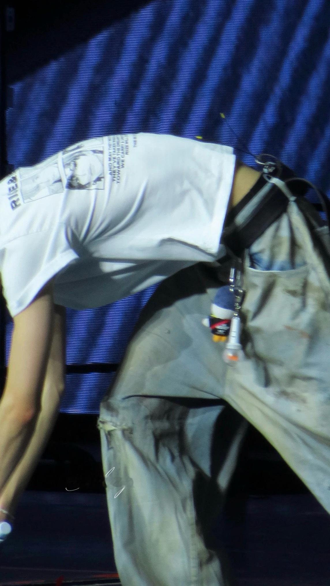 最近刷到超哇塞的家桃身体饭拍图光影和曲线都美醉了😵💫每一个身体部位都好品又是