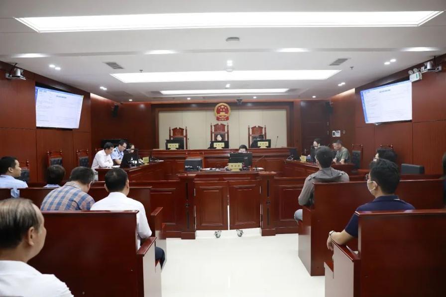 玩不起！" 海南三亚，两名男子来到当地一家娱乐城，玩捕鱼机游戏，期间，二人手气不
