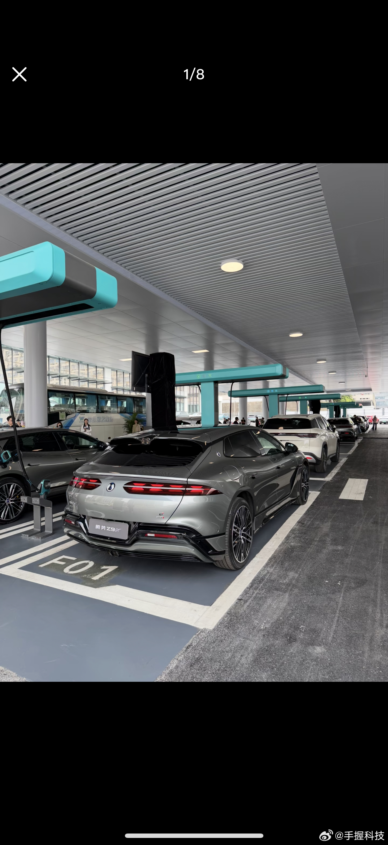 这么一比，新能源汽车的优势就显现出来了。以前大家都在说电车哪有油车省事，直接加油