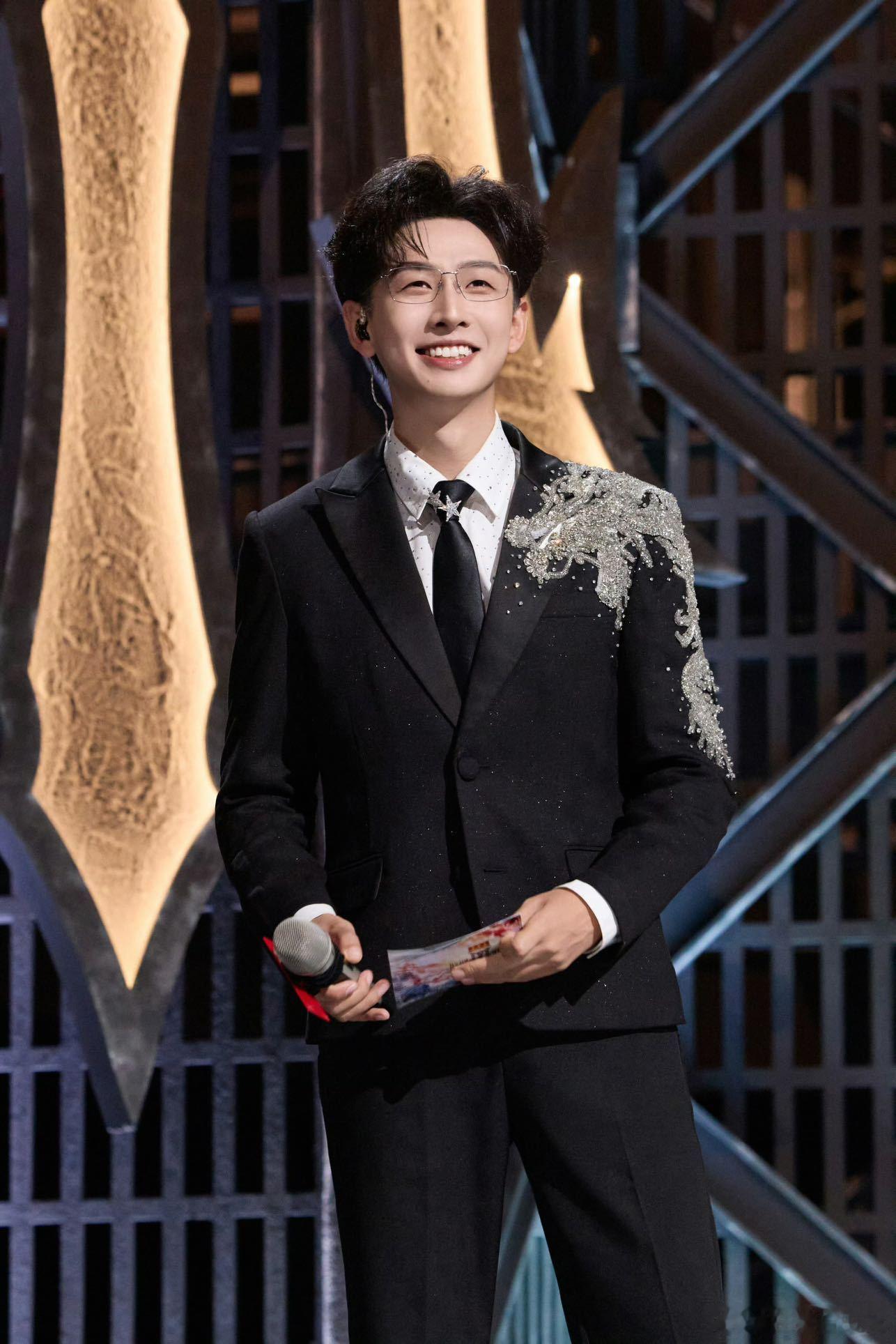 齐思钧新歌喂你好吗齐思钧唱歌真的好温柔，和他本人一样自带治愈buff，听完感觉整