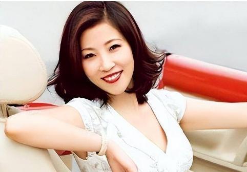 2018年，体坛最大败类：卷走44亿逃去美国，如今买飞机住豪宅生活潇洒。这位中国
