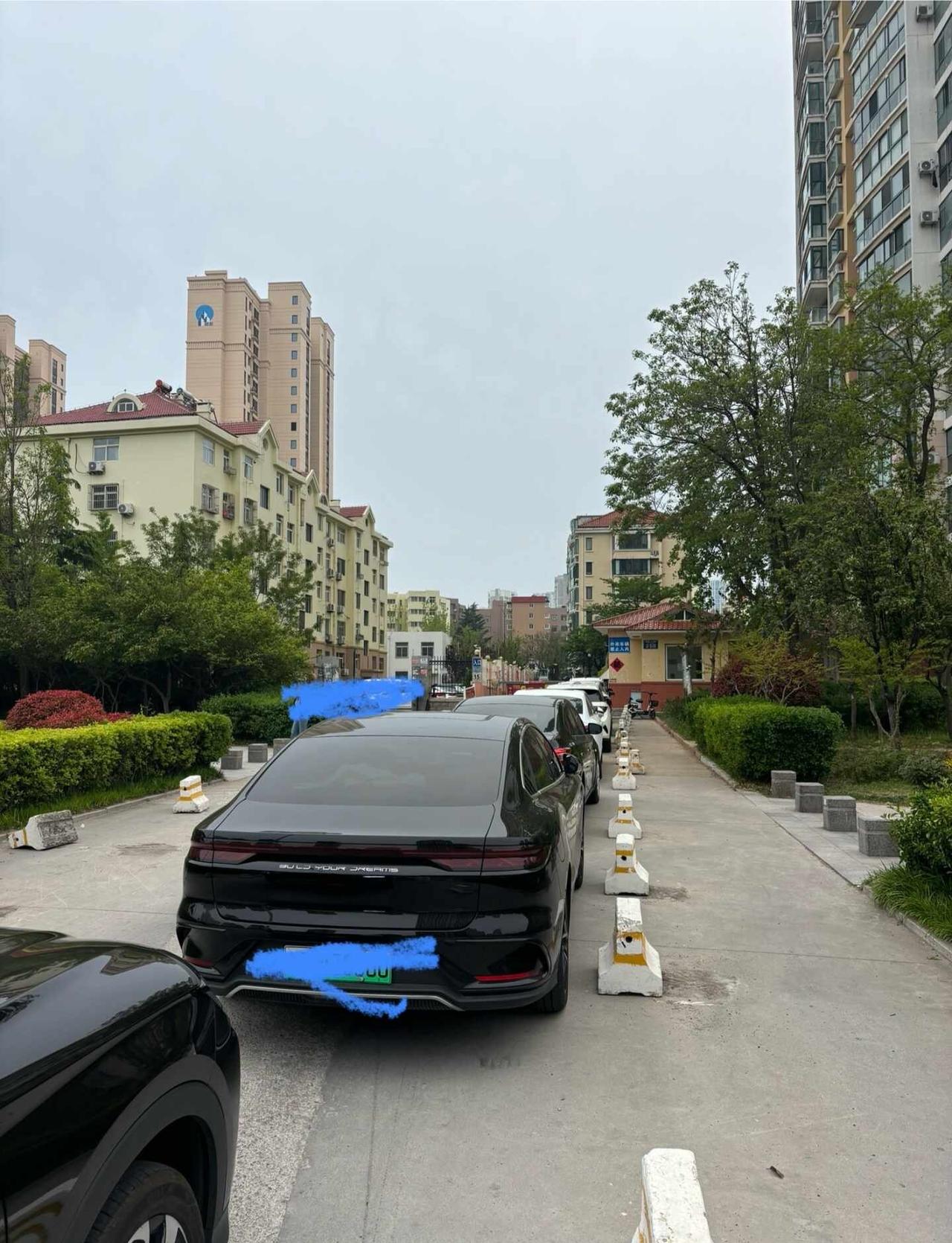 想问下大家物业不让临时车进入是合理的吗
小区保安最近不让临时车进入了
理由是换了