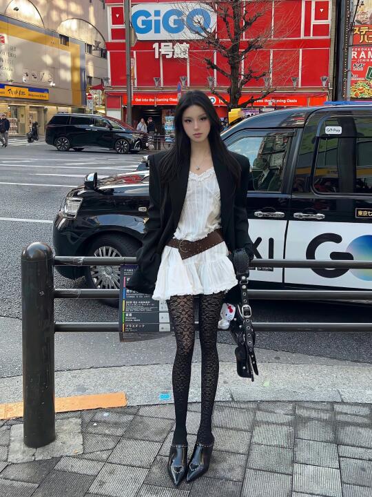 男人不理睬我女人更是踩我两脚