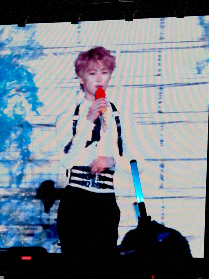 梓渝演唱会脱外套这块/梓渝演唱会