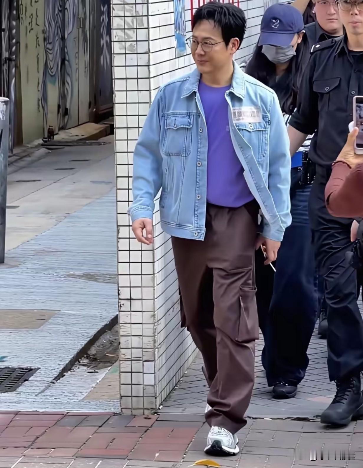 看看，张颂文老师起路带风，颇有一股狂飙的气质！