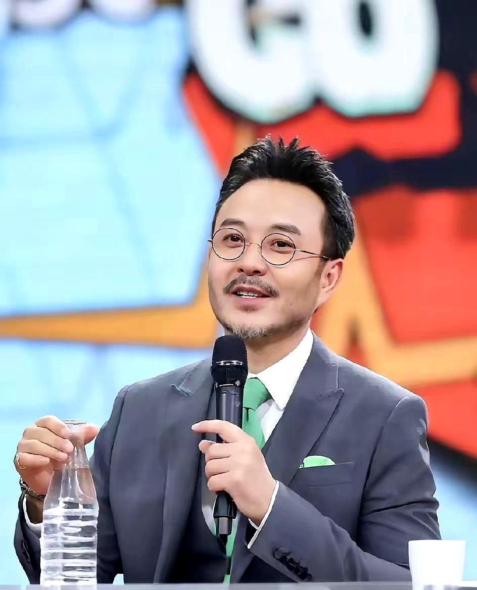 这两天汪涵的事闹得满屏都是，风口上想用一句“道歉”灭火，火不认。
出品人就是投资