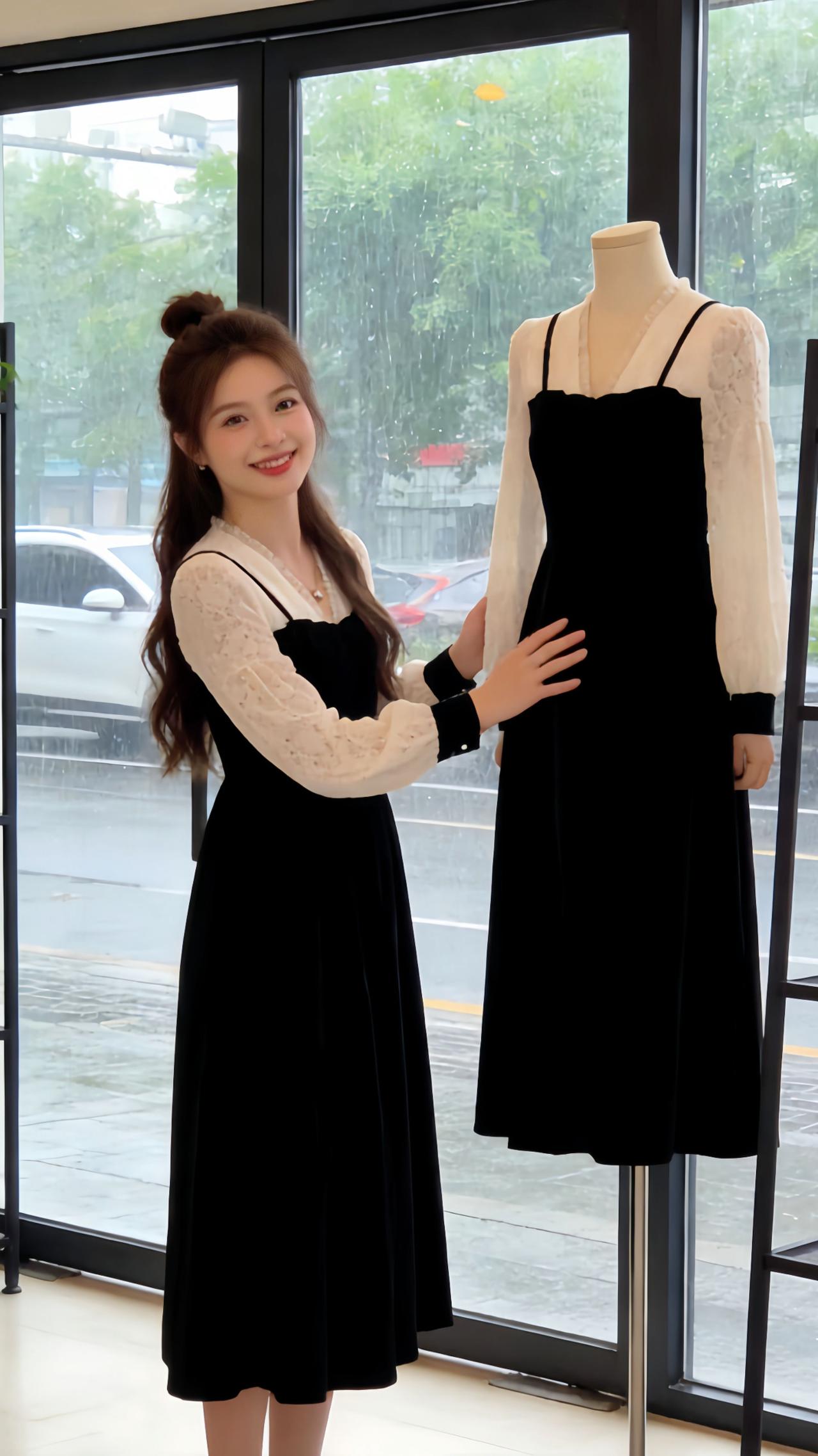 谁懂啊！初春的氛围感被这条小黑裙狠狠拿捏了！假两件拼接设计超有巧思，温柔蕾丝袖搭