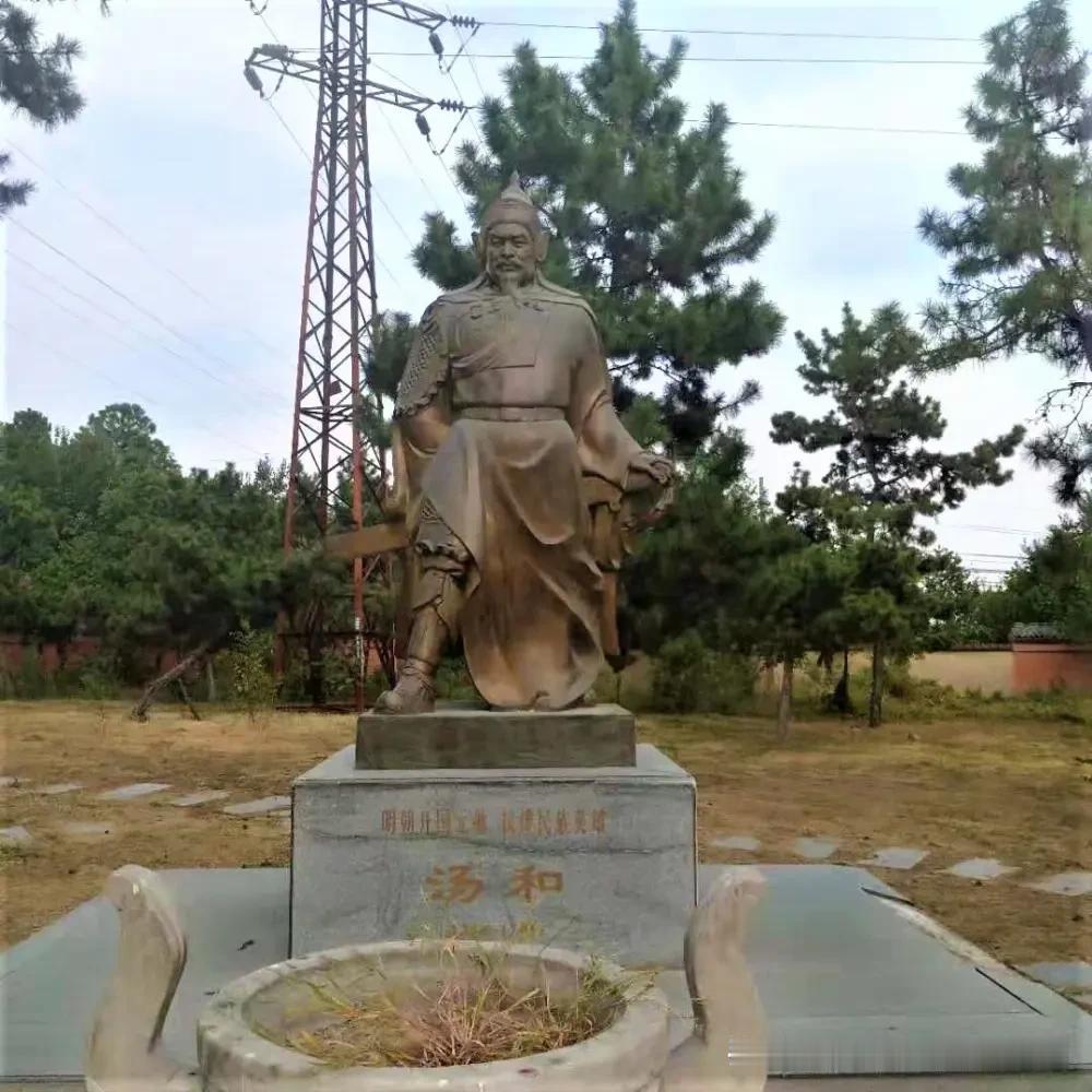 汤和：功成身退，深谙保身之道
 
       汤和与朱元璋同乡，少年相交，最早