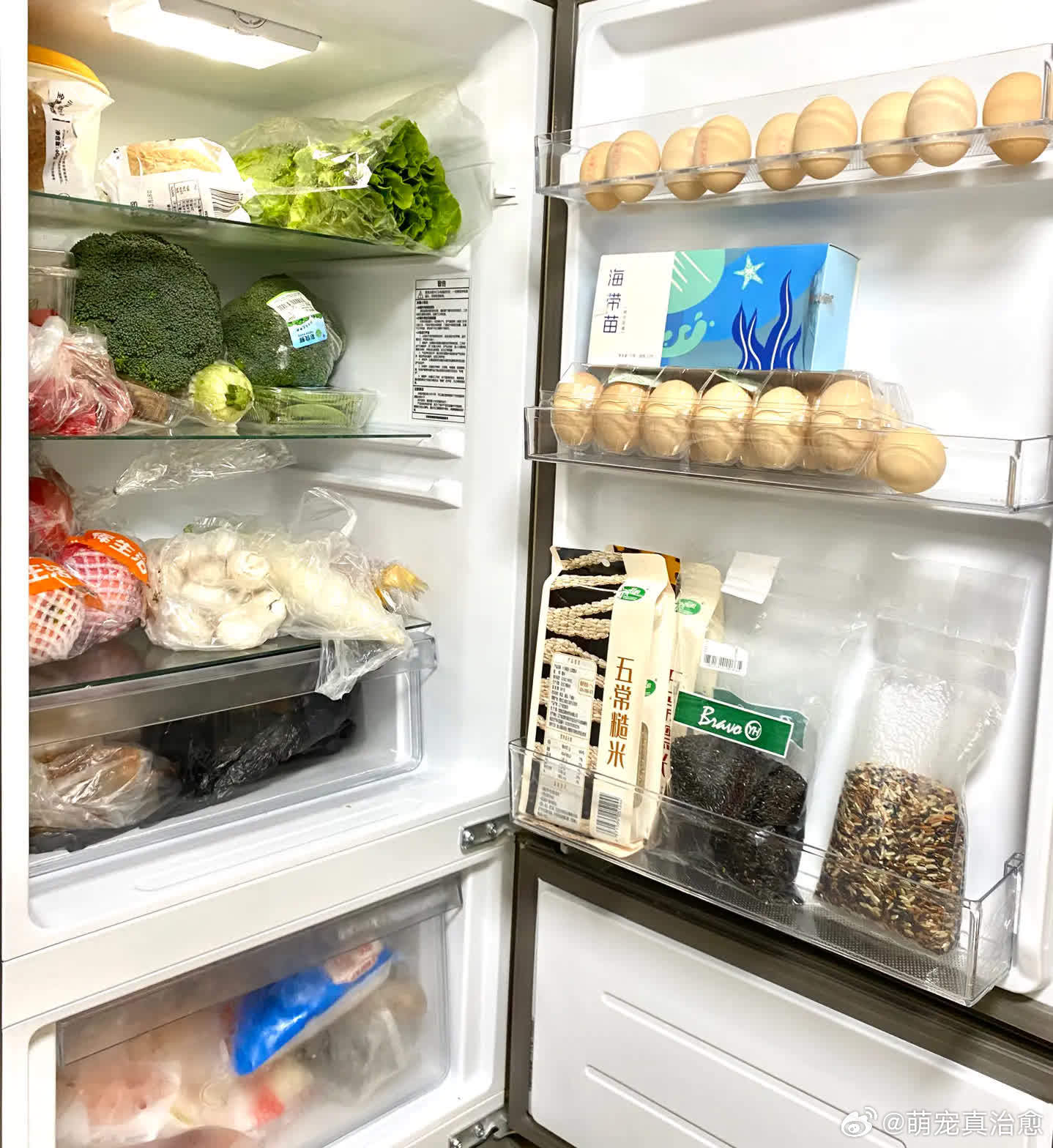 我的防疫物资。大家赶紧给我看看还有啥需要买的不？我很慌～吃口饭压压惊！接下来几天