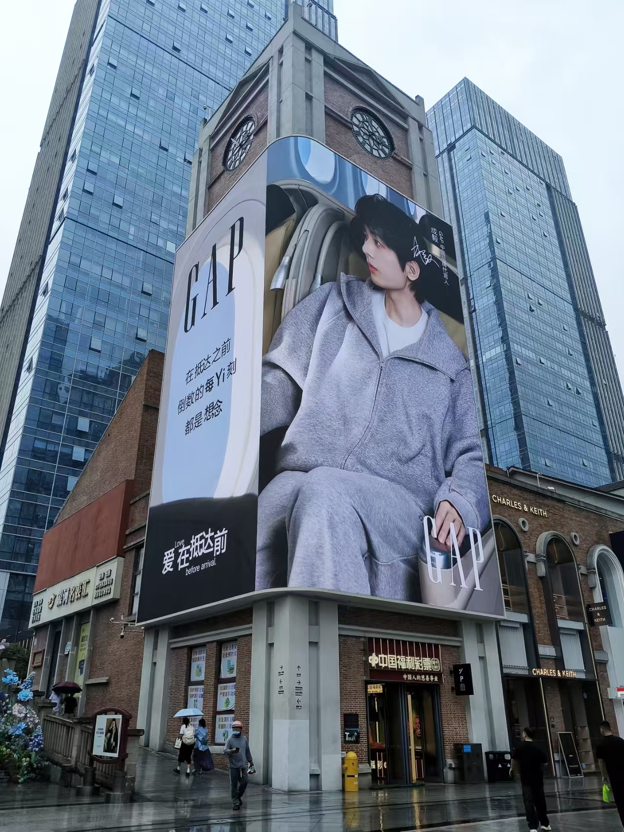 GAP中国品牌代言人成毅这么漂亮的有人说图一像诗淇戴了自己签名的发卡成毅六福珠宝