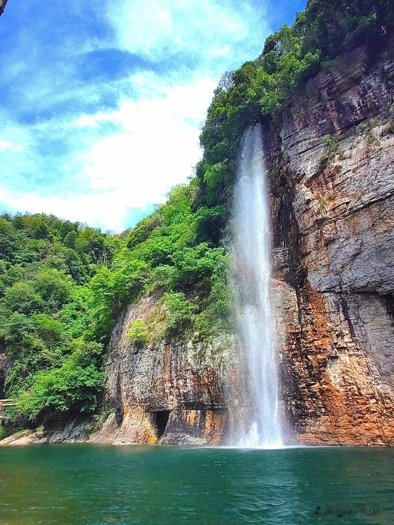 绍兴西施岩，耍水纳凉小调，每一滴水，每一缕风，都是舒适安逸江南味
当看到绍兴西施