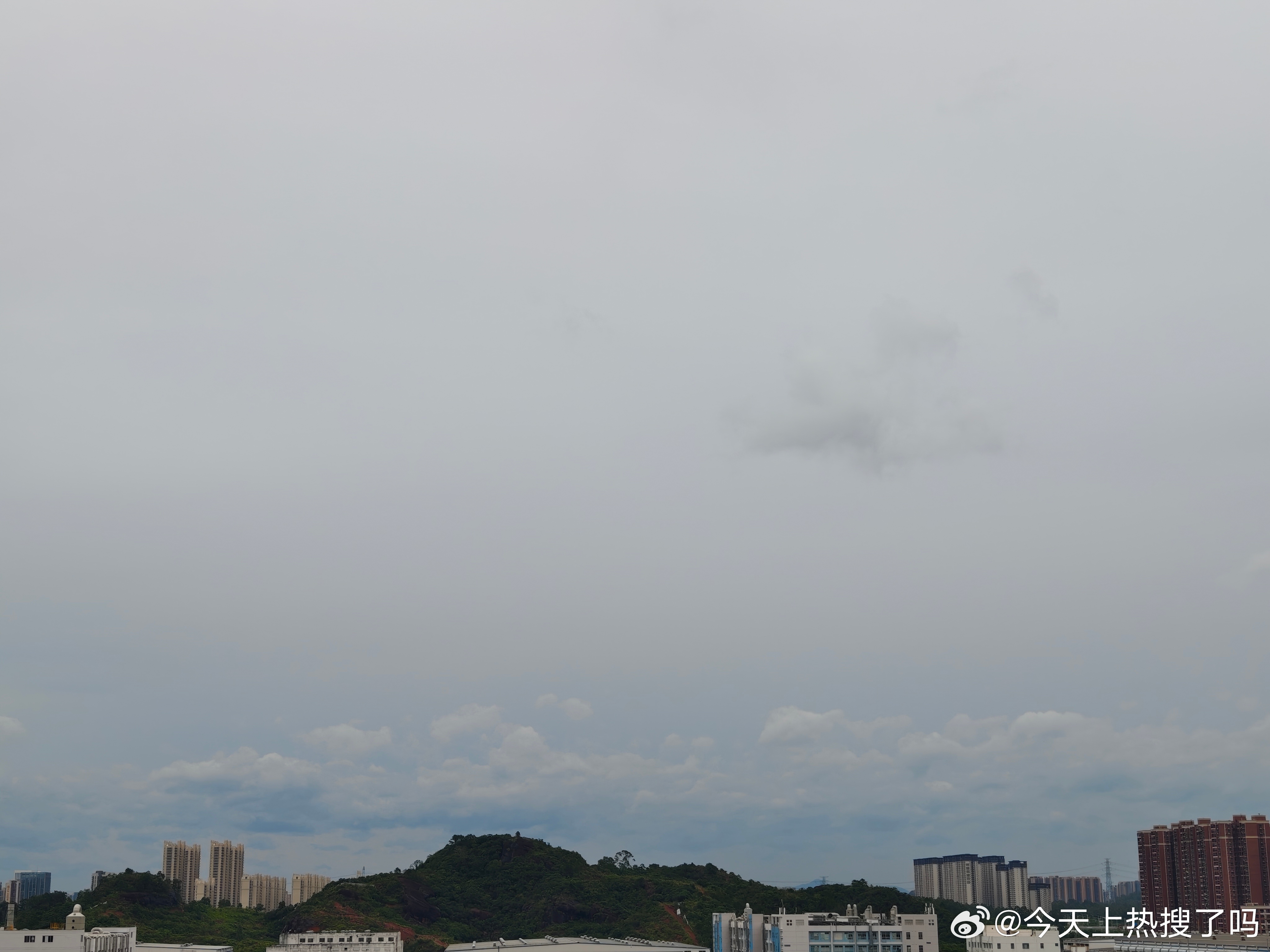 台风红霞到底到哪了，惠州早就五停了，现在还是风平浪静 惠州