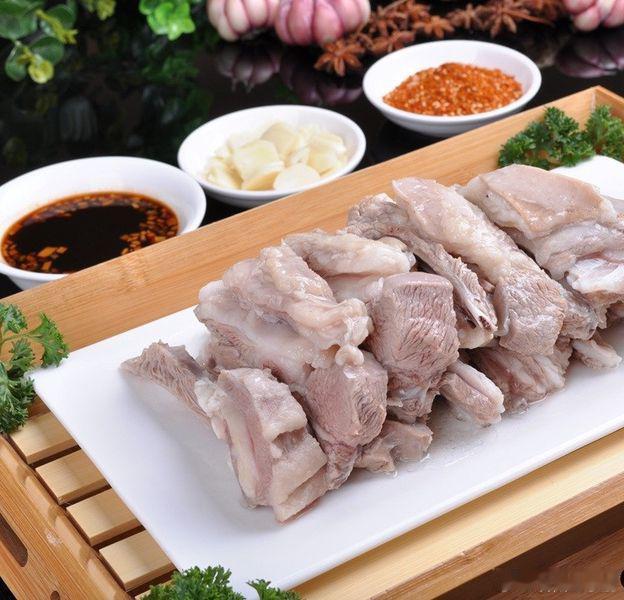 东乡手抓解锁西北肉食浪漫肉食爱好者必冲的西北顶流美食——东乡手抓，单凭原汁原味就