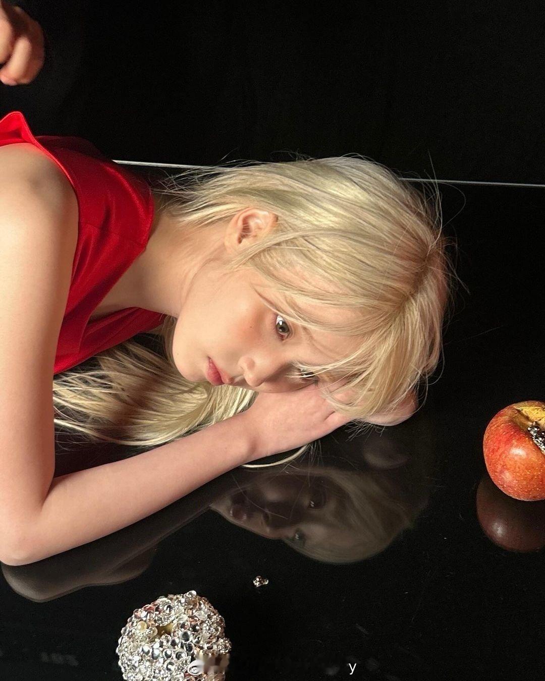 IU李知恩ins晒照，花絮拍摄也很美～ ​​​