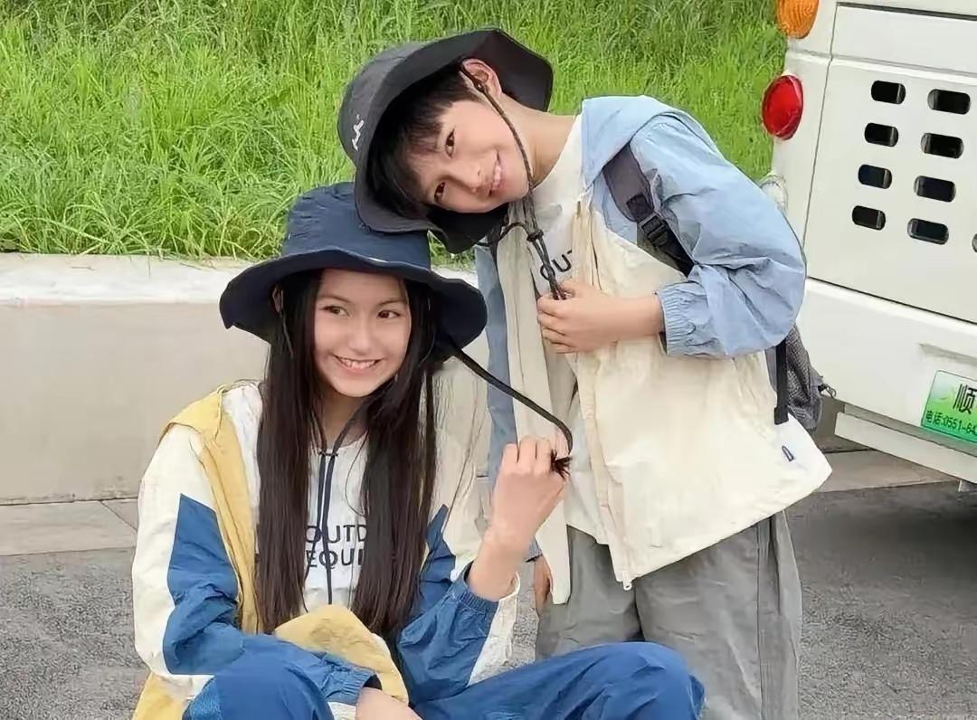 昆凌的孩子们都长这么大了，她自己看起来还像少女。

要是和老公情投意合，又不差钱