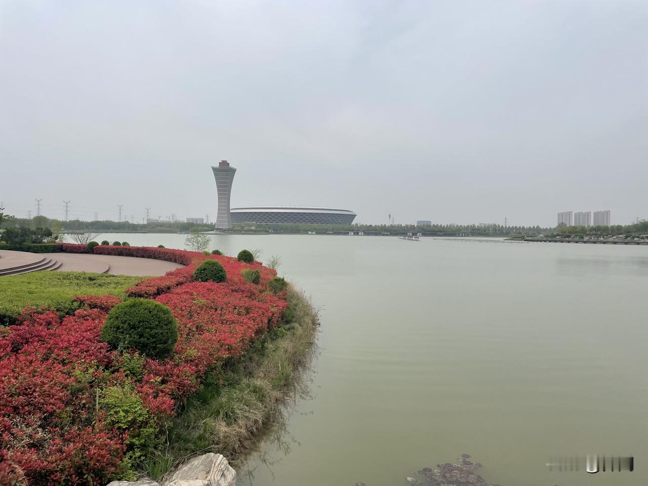 【七绝•人生不过一壶酒】
人生不过一壶酒，一半香甜一半苦，
待到春花烂漫时，须得