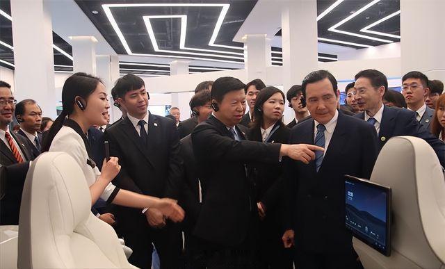 这几天马英九带着台湾青年代表团去了广东参访，行程中他们去了比亚迪感受国产新能源的