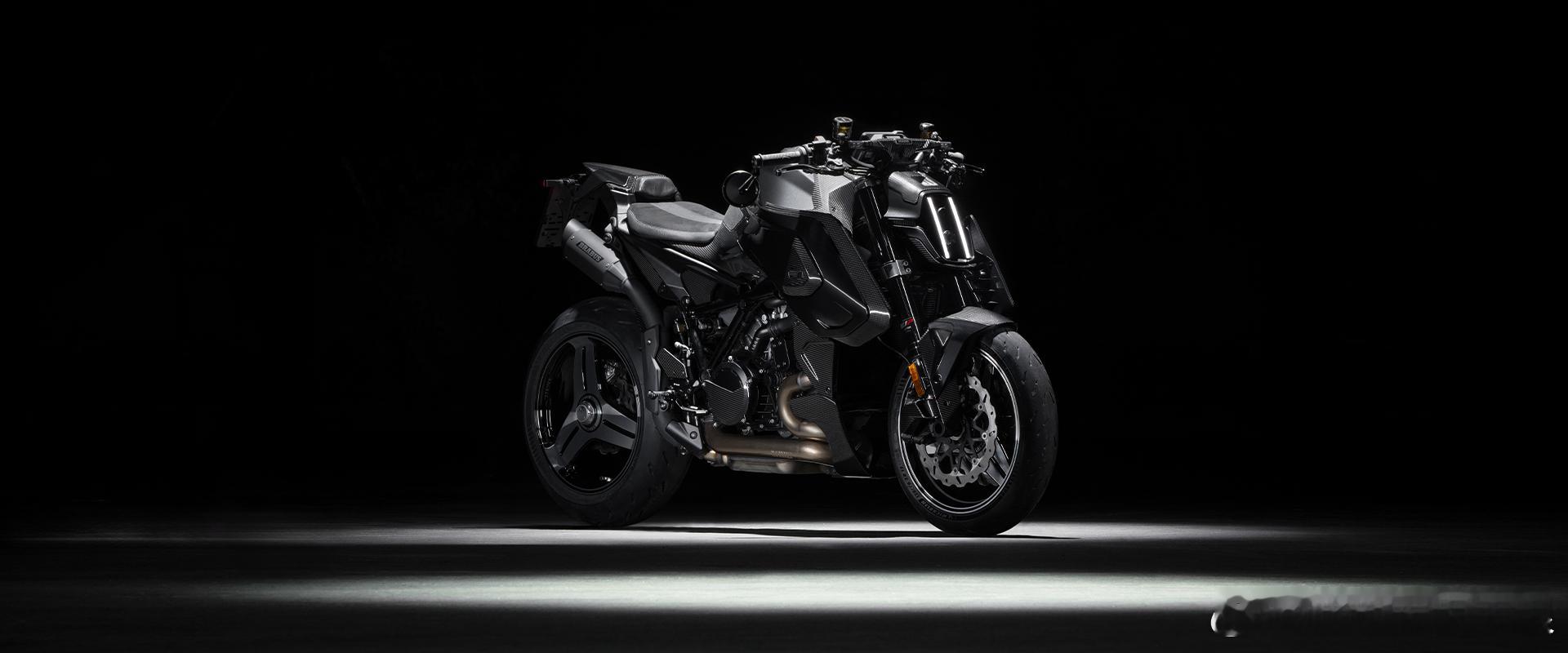 大V聊车 KTM与Brabus上次合作是在3年前，以KTM 1290 Super