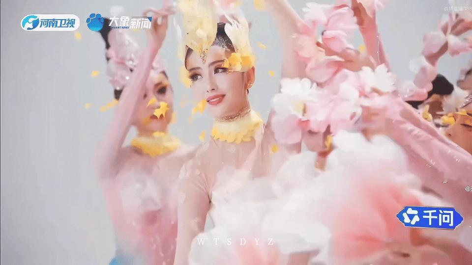 佟丽娅首次和杨丽萍合作孔雀舞，敬业的丫丫真的好美，第一次挑战孔雀舞对于丫丫来说也