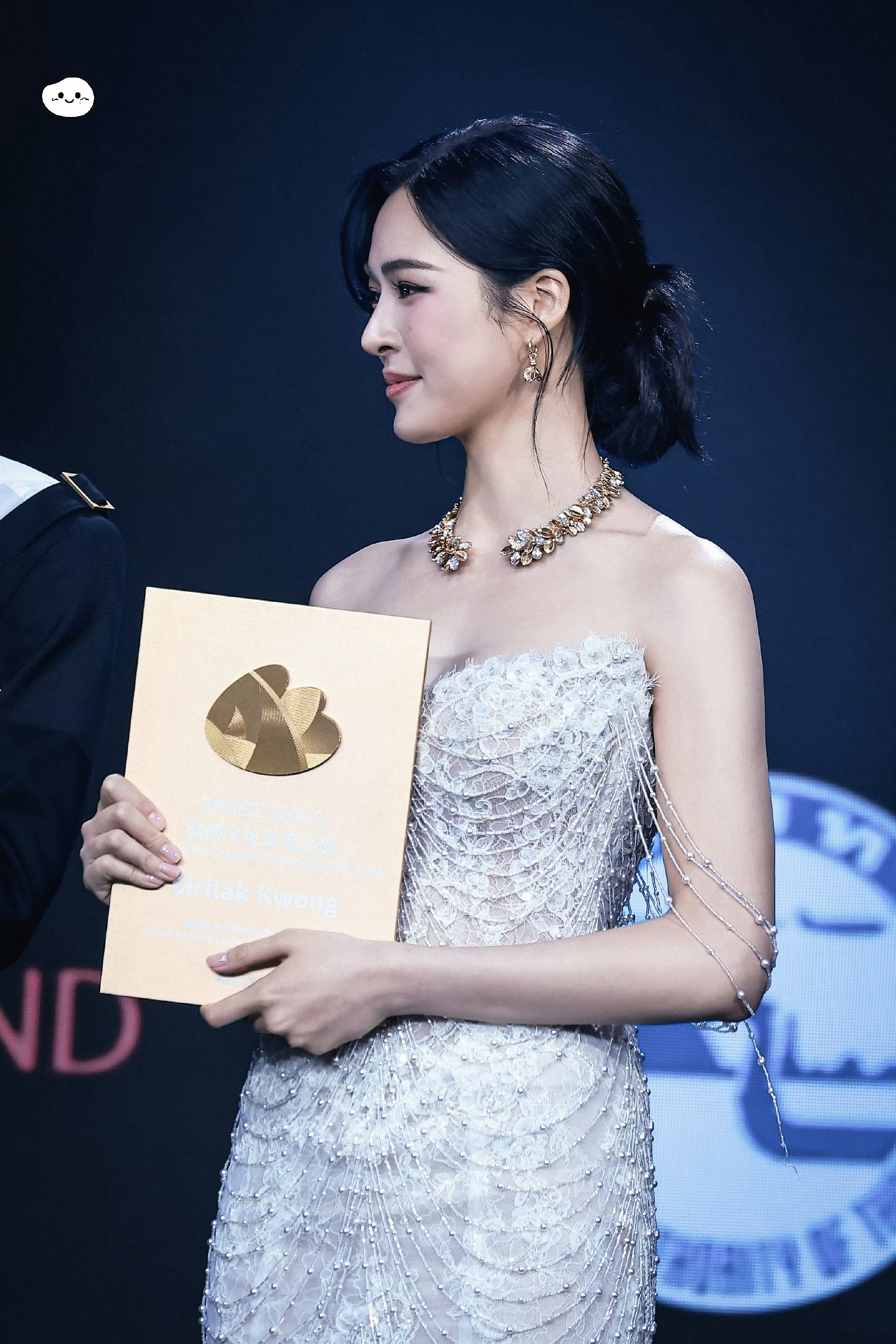 恭喜邝玲玲获得微博泰国年度时尚文化先锋艺人奖🏆邝玲玲微博泰国年度时尚文化先锋艺