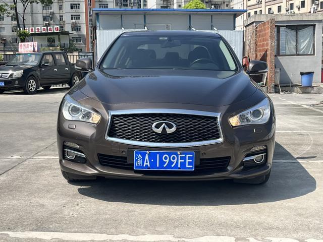 女儿在收到大学录取通知书的那一天，我和老婆就算了一笔账。一年学费32,000，加