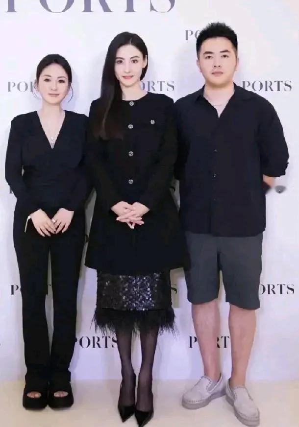 赵丽颖和张柏芝旁边的这个男生是谁？平时很少看到他，但他的样子很帅，胖乎乎的，可爱
