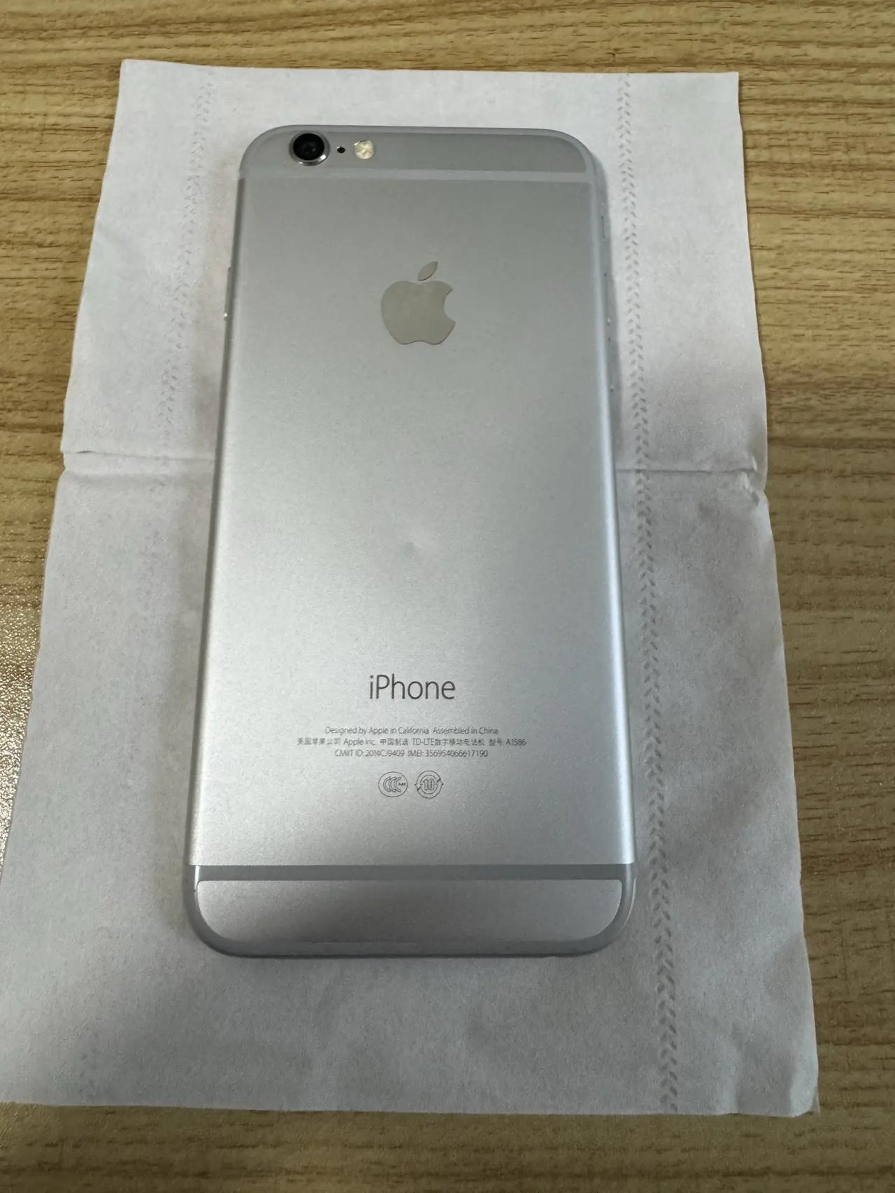 126起拍 价高者得。苹果6苹果 银色16Gb 屏幕小划痕指纹灵敏电池原装还有7