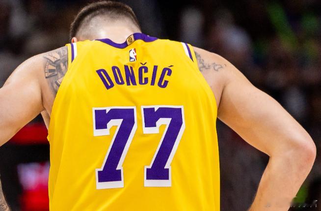 1月16日讯 NBA常规赛，湖人117-135不敌黄蜂。赛后，东契奇接受了采访。