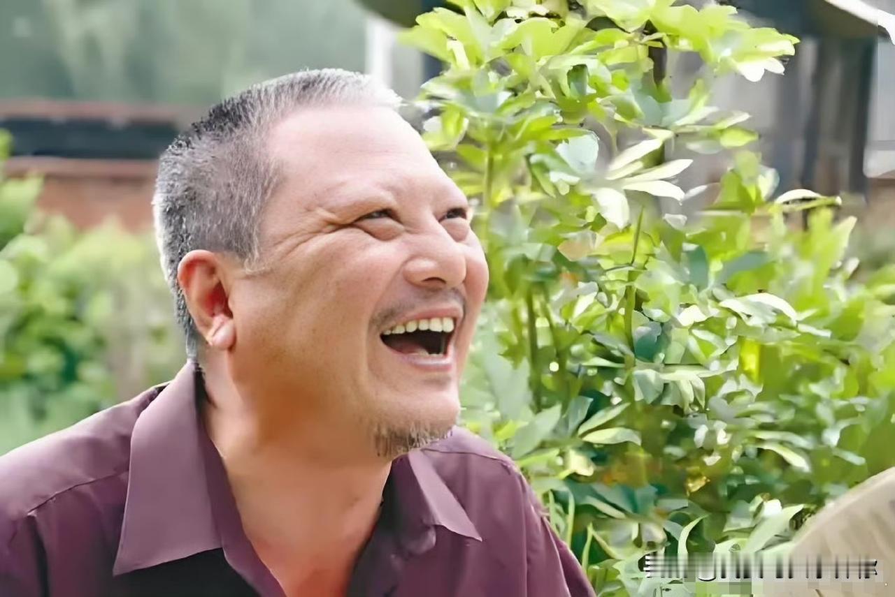 贾承博的相声
为啥听着像唠家常？

翻他的底子才知道，这人没半点虚的。年轻时在知