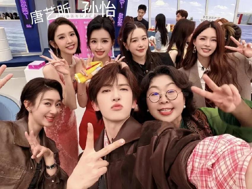 我相信，内娱也有真爱了。
唐艺昕之所以，在浪姐舞台能表现非常自信，是来自张若昀给