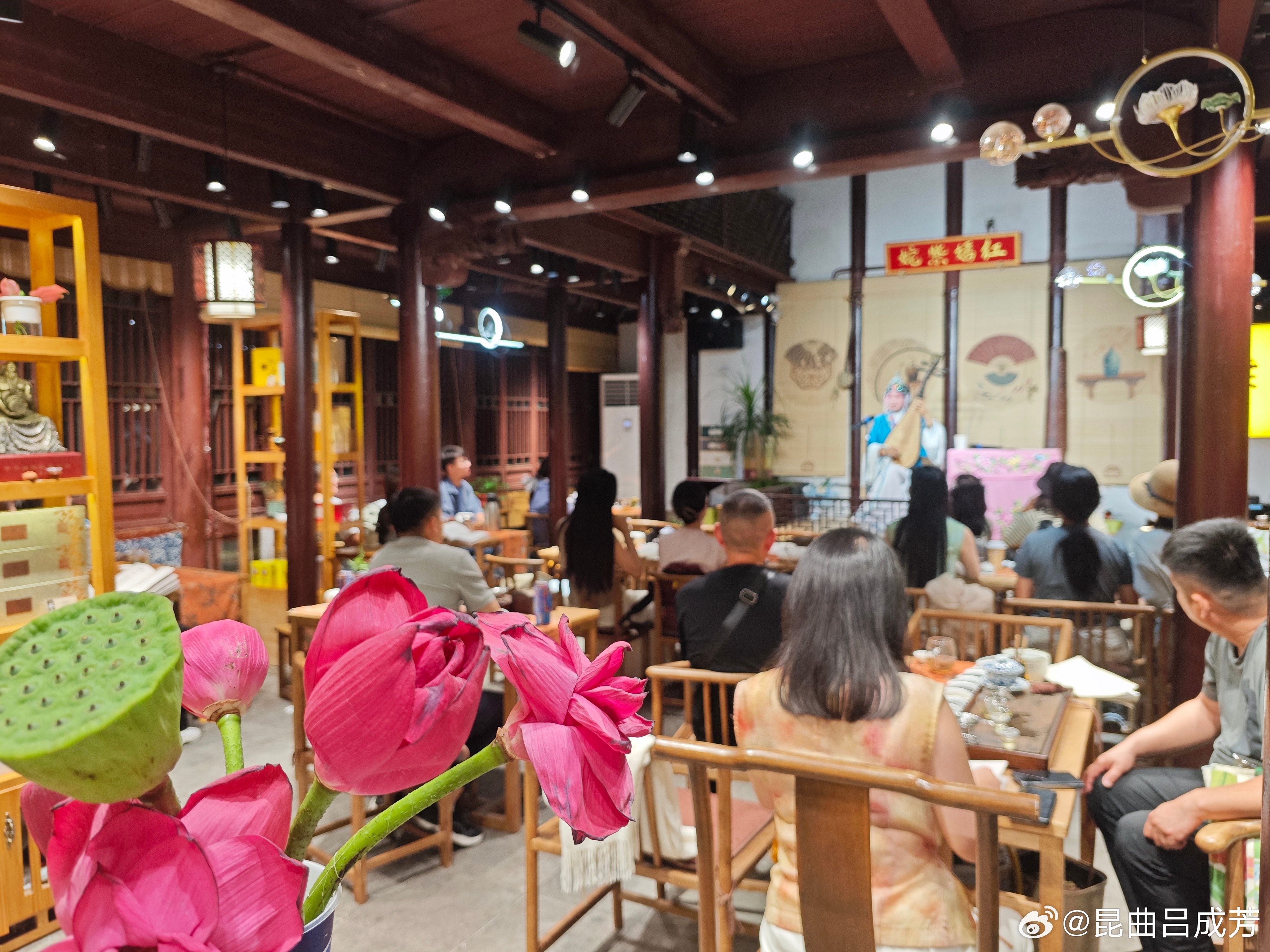 我们三娃无锡四天三晚的旅行今天结束，现在回到苏州。第一天黄昏渔父岛挖沙游泳玩水（