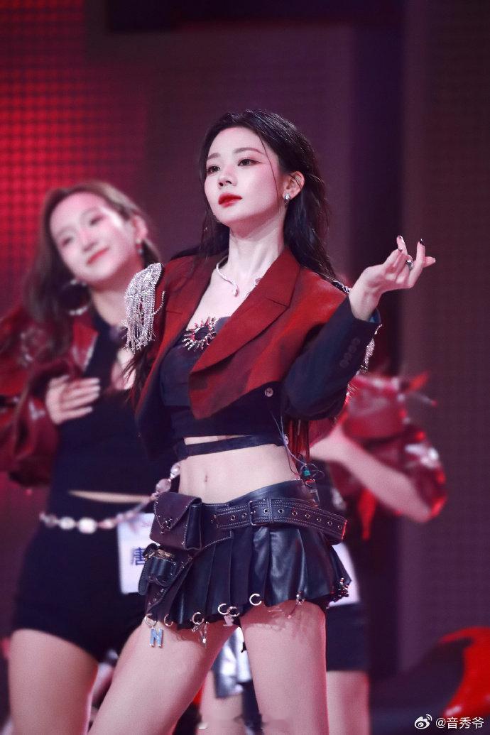 张紫宁下一个顺位是她收官发文 刚刷到张紫宁的收官文字，瞬间想起节目里女孩们练到汗