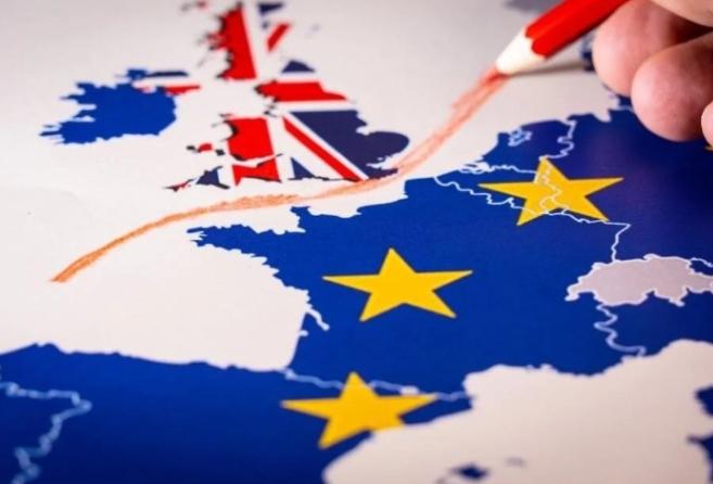 4月24日，法国总统马克龙在雅典公开表示，全球局势动荡下，美国合作可靠性下降，欧