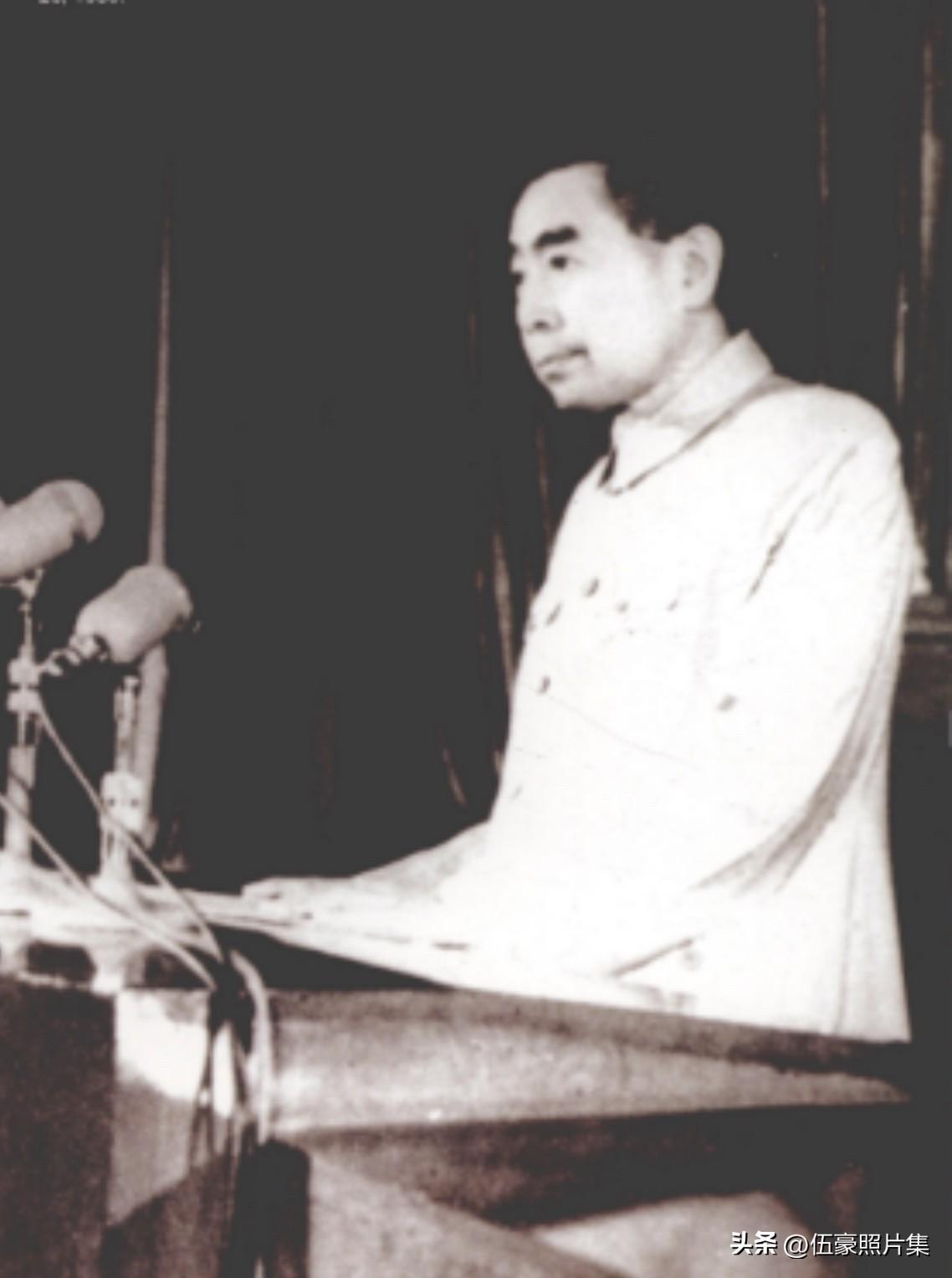 【周总理历史上的今天——6月28日】
1956年6月28日，周恩来总理在第一届全