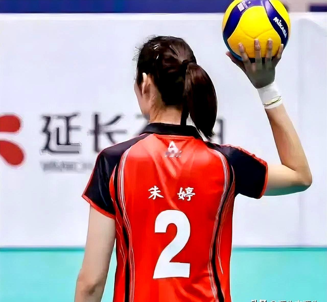 发现没？全运会江苏女排夺冠关注度并不高。相反朱婷说没考虑国家队的话，一下就冲上热