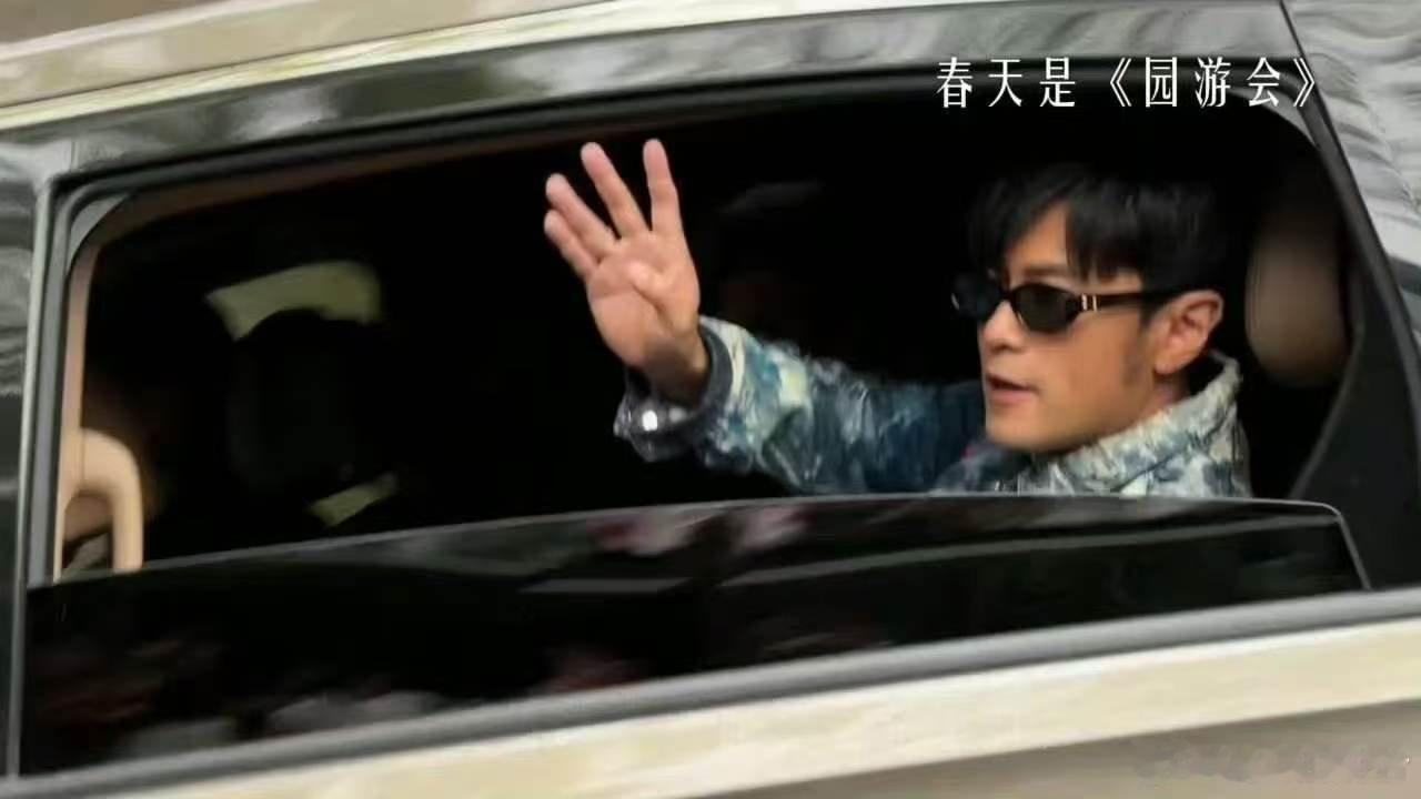 周杰伦打完寒假工又来打暑假工别人寒暑假吃喝玩乐，周杰伦寒暑假轮番打工，巡演带娃双