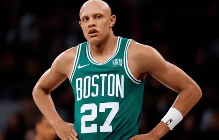 乔丹·沃尔什上半场弹无虚发，全场10中8高效砍下20分，一看日故人“无眉大侠”