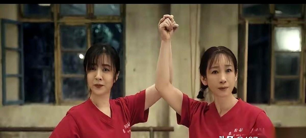 阔太米兰从美国回来，第一件事就是找她当年的好姐妹，花彩香。
打听了一圈，人家指着
