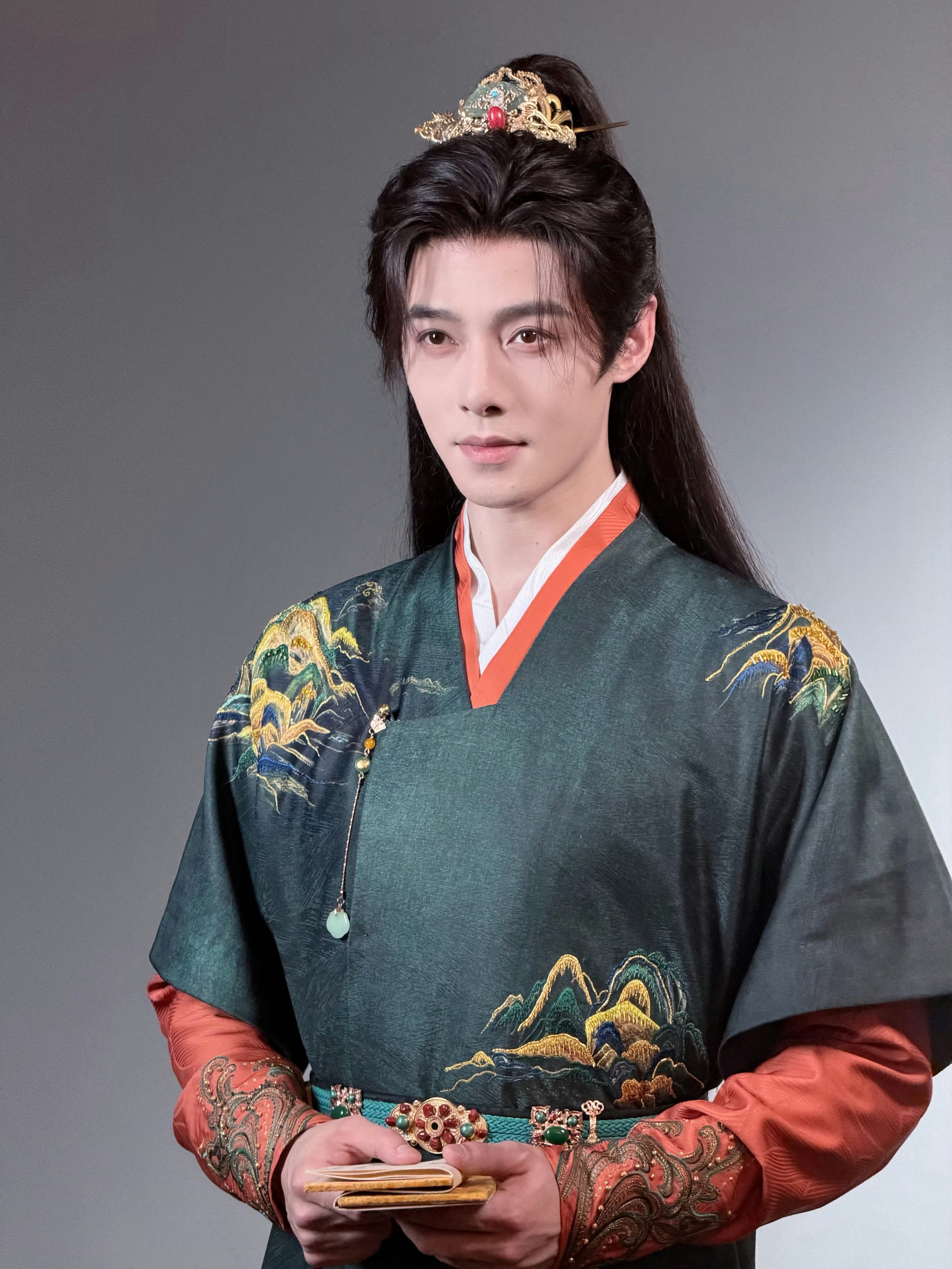 方逸伦方逸伦萧祈 fyl 方逸伦帝心难藏把萧祁演活了！帝王的威严、隐忍的深情、克