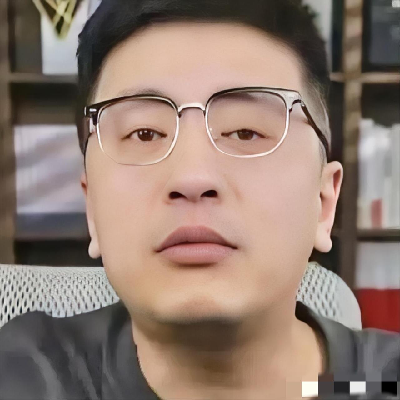 好奇查了下张雪峰的出身。
不查不知道，
一查才知道，张雪峰根本不是资源咖，他就是