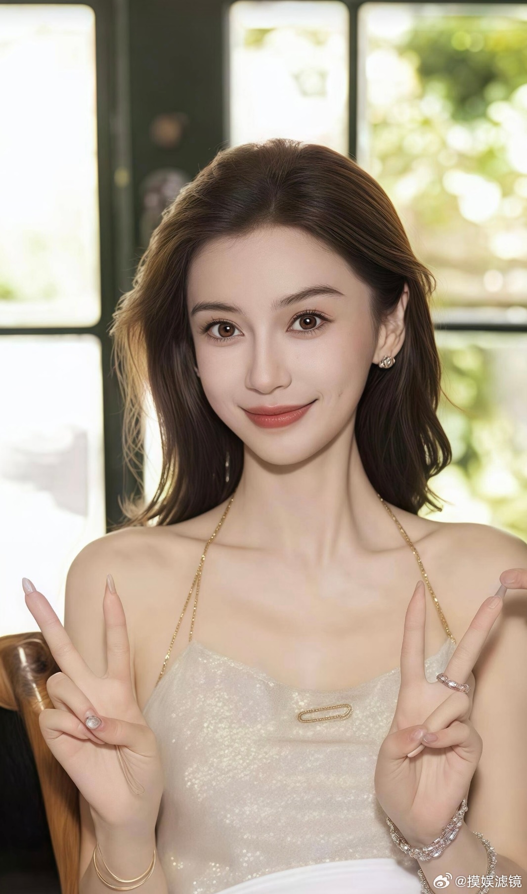 Angelababy马代旅行还戴着16年前墨镜Angelababy十六年前的墨镜