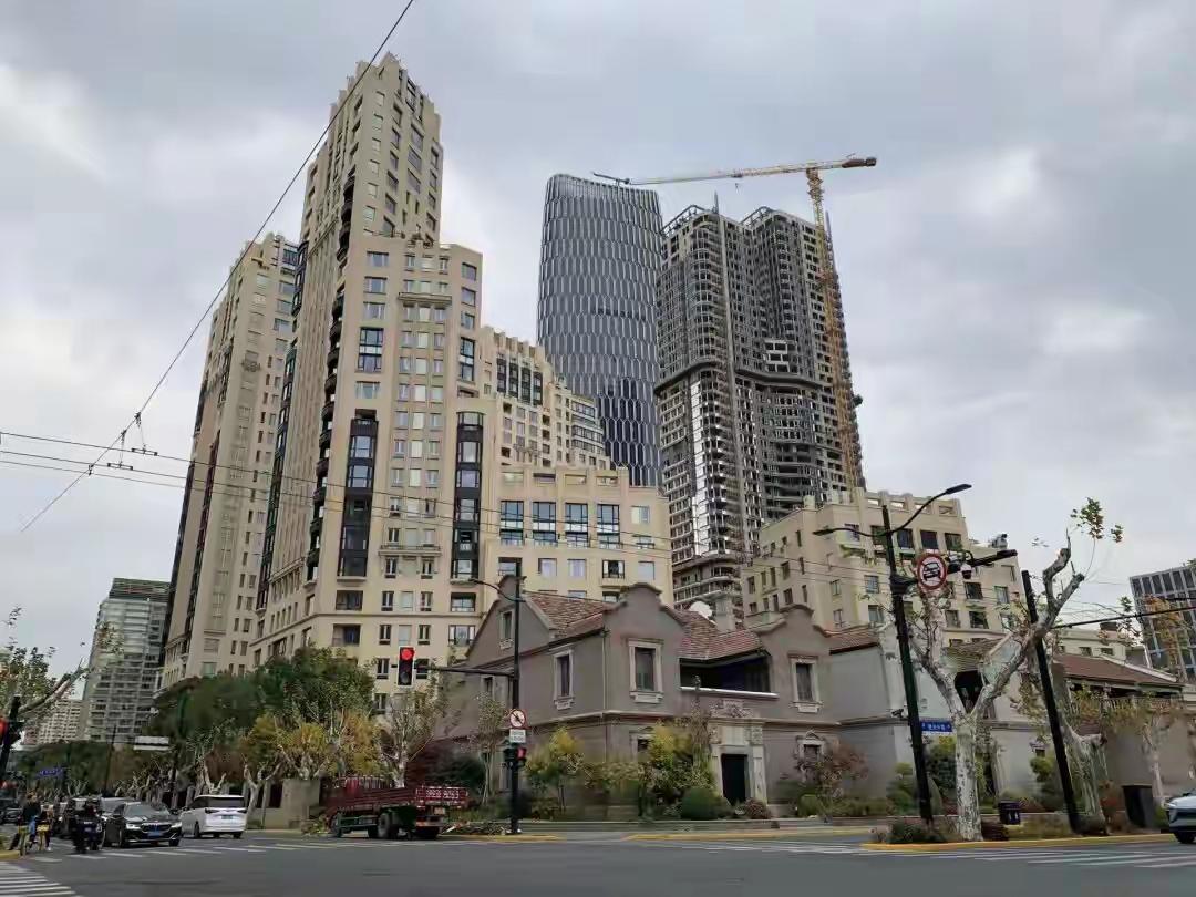 在这个房价依旧高企、竞争激烈的时代，一个价值超过1亿的上海豪宅，仅仅一次“参观”