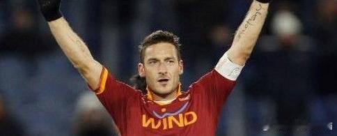 【托蒂暗示新赛季后退役：这是我最后一件罗马球衣】　北京时间7月11日晚消息，意甲