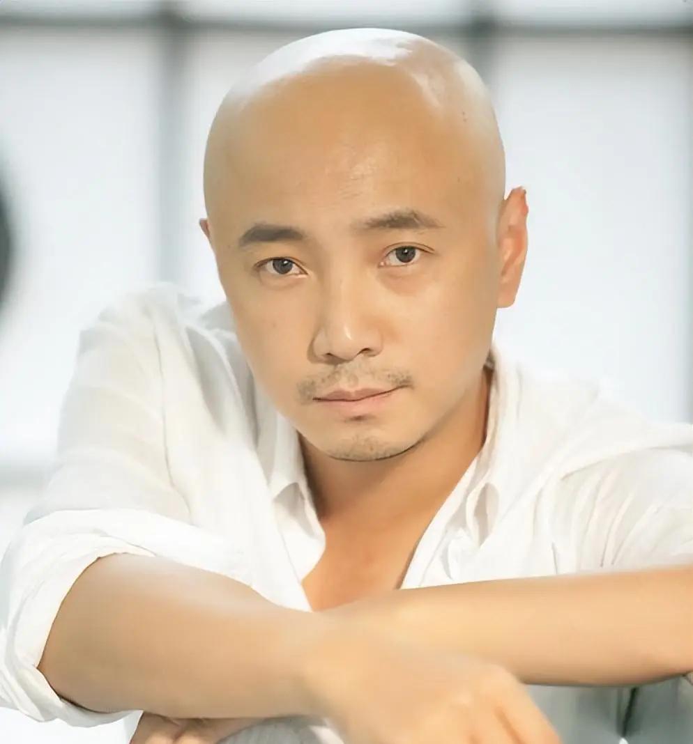 徐峥在上海花了200万投资了一个牛肉面馆，这个牛肉面馆不到50平米，他开了这个牛