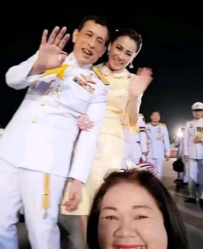 泰王和苏提达王后在一起这么开心，不知花心又欢乐的他还记得当年惊艳了时光的西拉米不