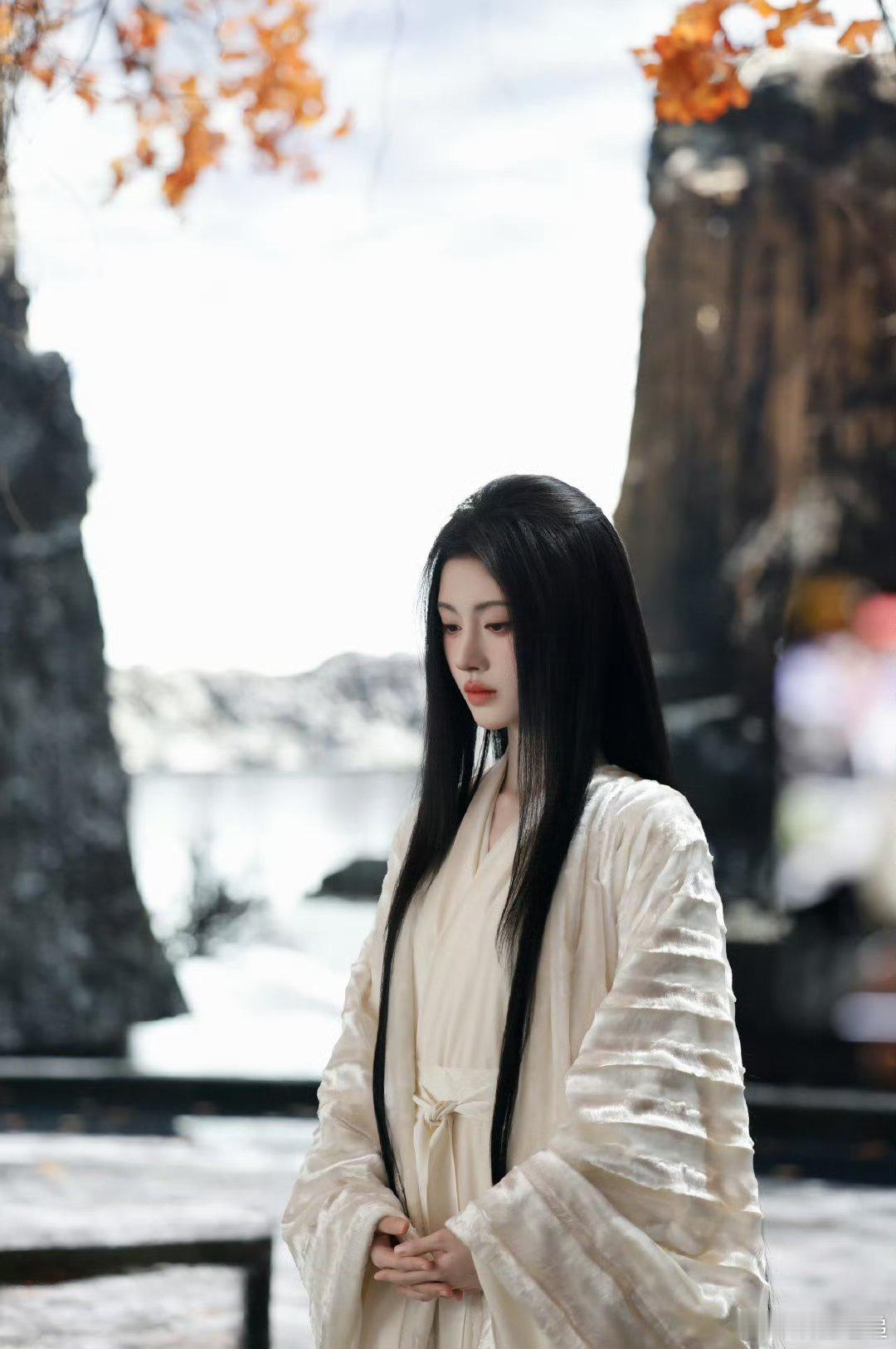 月鳞绮纪鞠婧祎收官海报鞠婧祎收官海报露芜衣，今日收官好的呀 