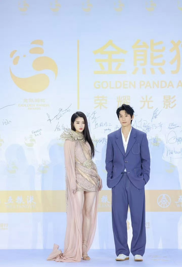 魏晨让关晓彤实现高跟鞋自由  晨哥就是如此帅气 大侦探的时候就已经爱上了 晓彤也